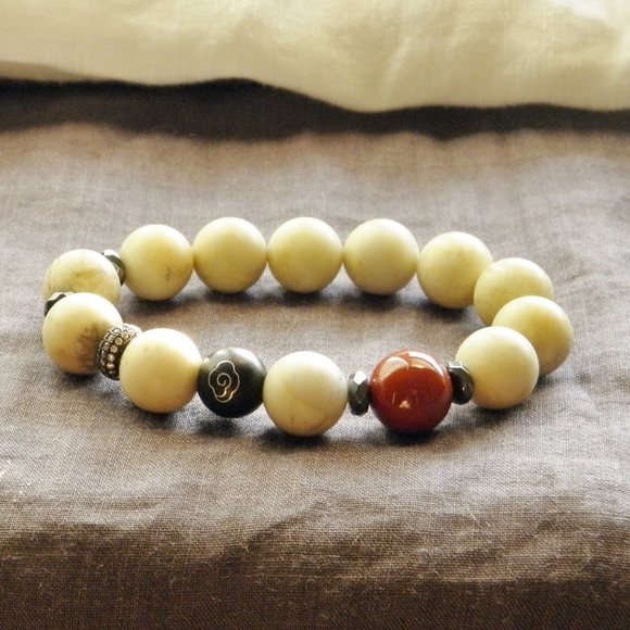 High quality Matte marble  stone with sandalwood zen style bracelet - Picture 7 of 7